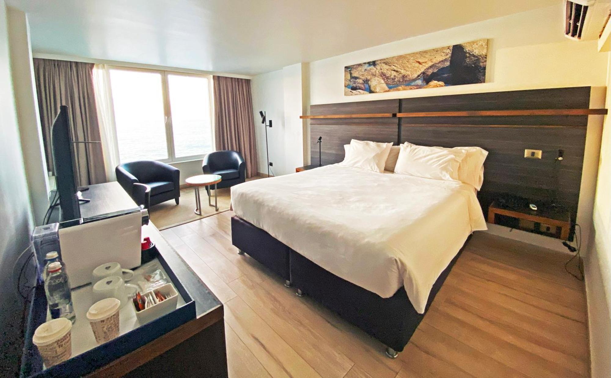 Radisson Blu Acqua Hotel & Spa Конкон Экстерьер фото A room at the hotel