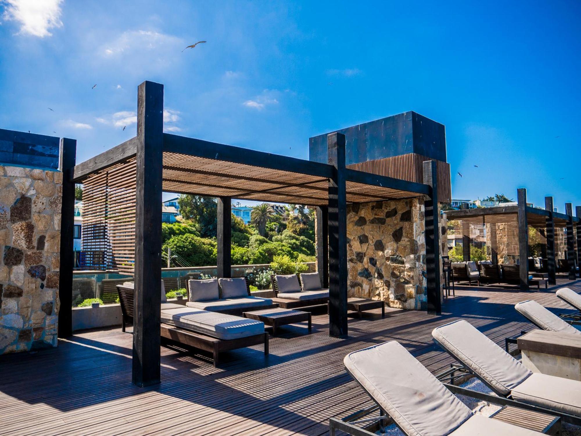 Radisson Blu Acqua Hotel & Spa Конкон Экстерьер фото Rooftop pool at the hotel