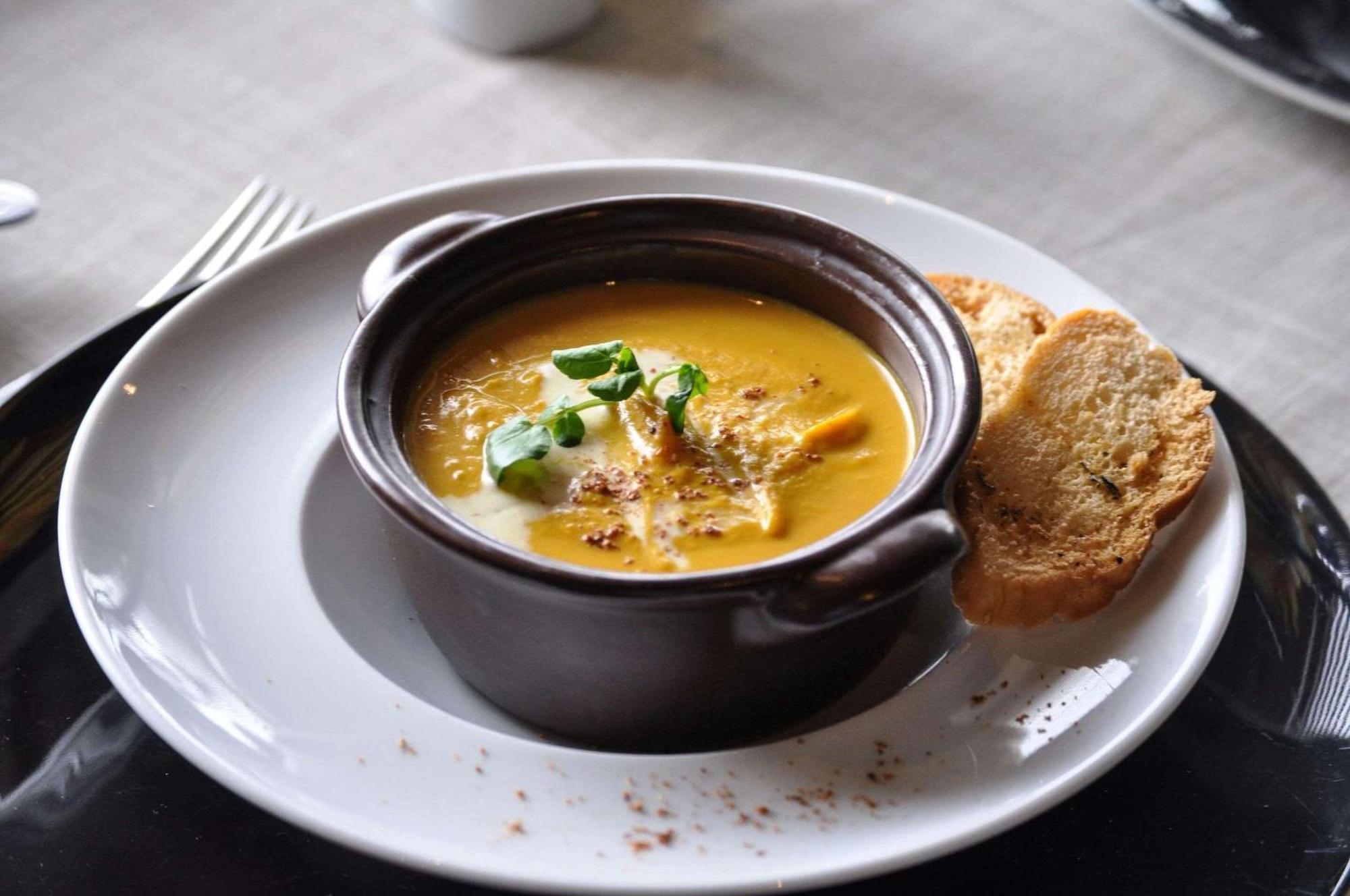 Radisson Blu Acqua Hotel & Spa Конкон Экстерьер фото A bowl of soup with crusty bread